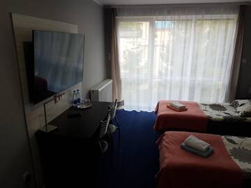 Фото номера Трехместный номер с собственной ванной комнатой Отель Hotels Odra г. Нова-Суль 2